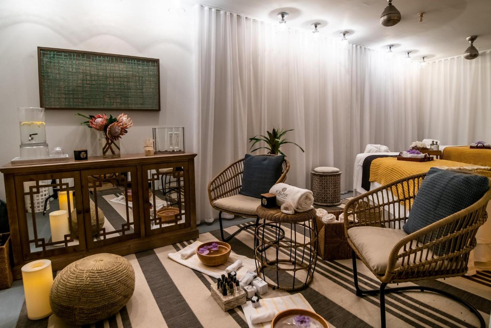 Kimpton Surfcomber Hotel