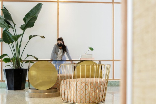 Kimpton Surfcomber Hotel image 2