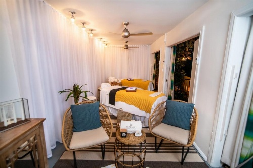 Kimpton Surfcomber Hotel image 23