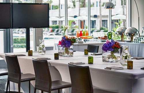 Kimpton Surfcomber Hotel image 32